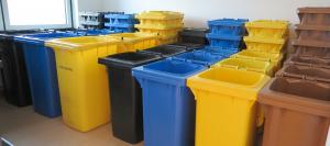 Diese Mülltonnen in schwarz (Restmülltonnen), blau (Papiertonnen), gelb (Plastiktonnen), braun (Biotonnen) können Sie kaufen.